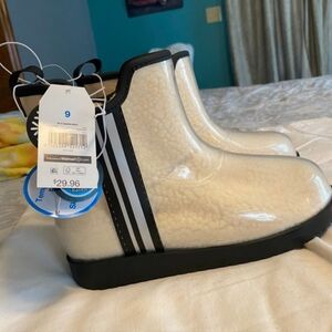 Time and Tru Clear Sherpa Shearling Lined Boots Snow Rain Waterproof NWT Size 9